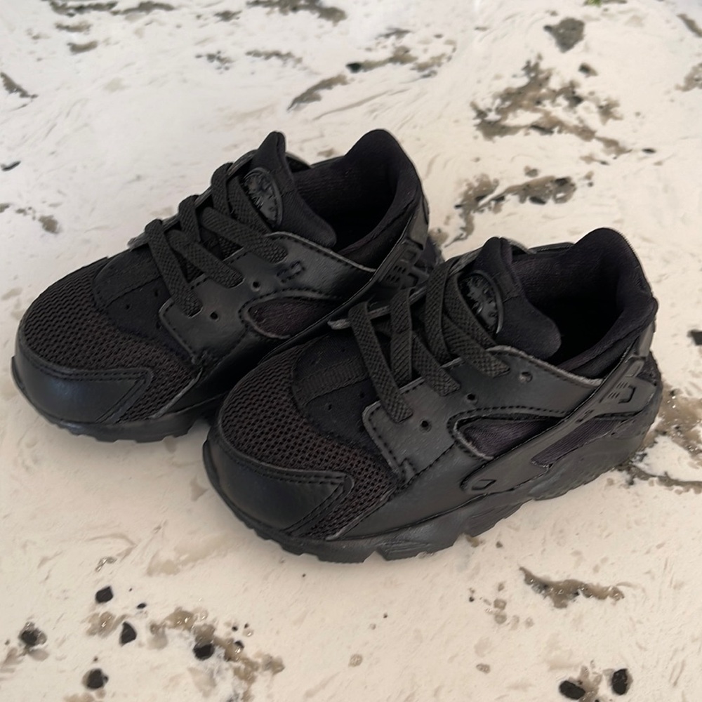 Brand new Nike Hurache toddler Size6